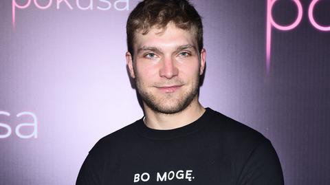 Piotr Witkowski w programie Kuby Wojewódzkiego. Kim jest aktor, który wcielił się w Tomasza Chadę?