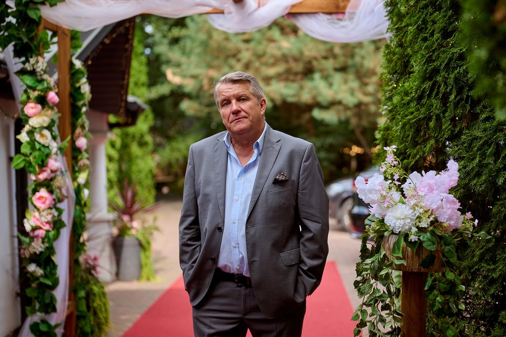 Marek z "Na Wspólnej" na ślubien córki