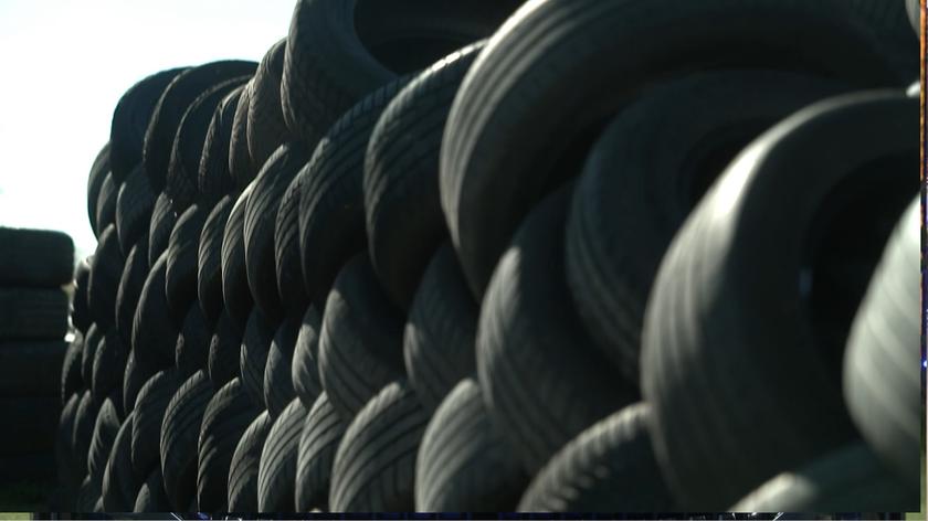 Stos używanych opon.