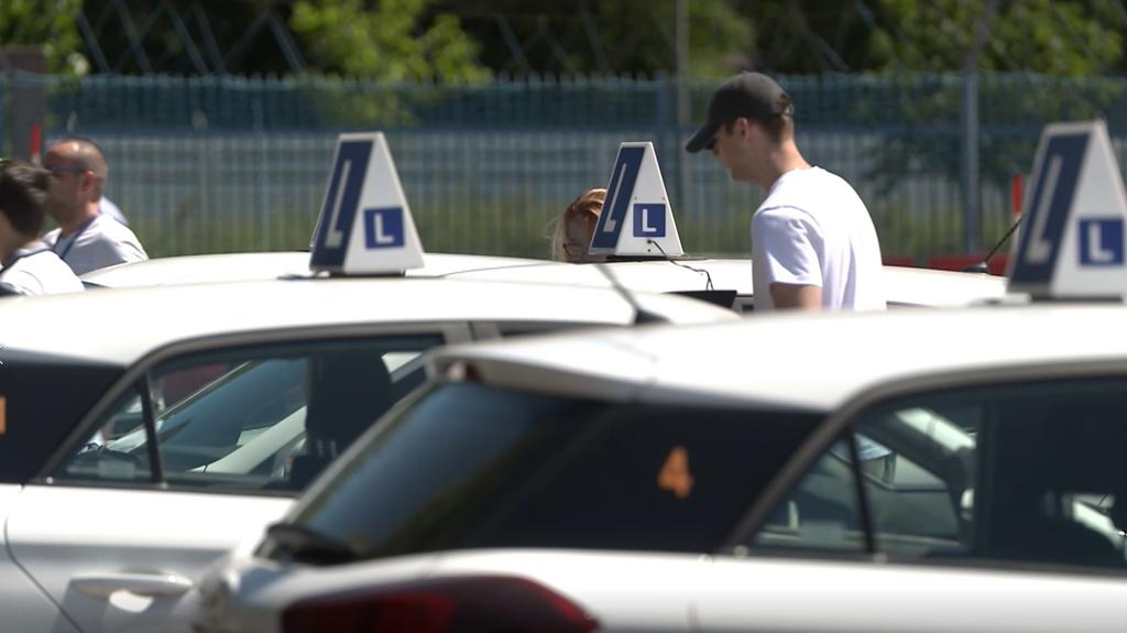 Czy 17-latkowie rzucili się na prawo jazdy? Pierwsze dane po zmianie przepisów