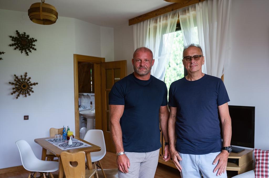 "Bitwa o gości". Piotr i Janusz - Dwór Sieraków