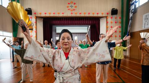 "Kobieta na krańcu świata". 75-letnia Chieko z Japonii uczy tradycyjnego tańca i jest mistrzynią karate! [PRZED EMISJĄ W TV]