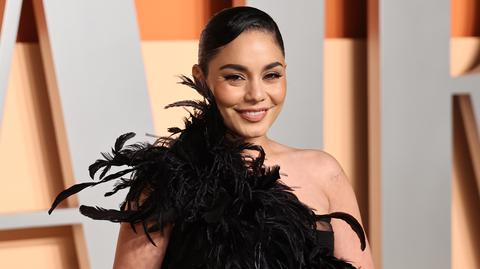 Vanessa Hudgens zachwyciła na evencie w Los Angeles. Biała sukienka wyeksponowała ciążowy brzuszek