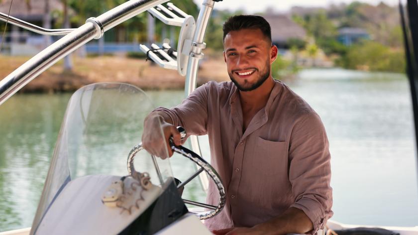 Mikołaj wziął udział w 6 edycji Hotelu Paradise. Do historii programu przeszedł jego burzliwy związek z Hanią.