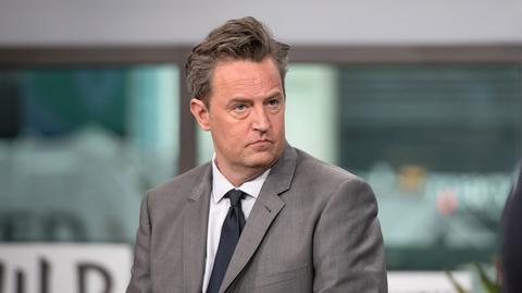 Rodzice Matthew Perry'ego w sądzie. Co dalej z procesem dotyczącym śmierci gwiazdora "Przyjaciół"?