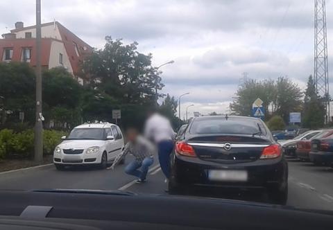 Agresja na drodze. Policja dostaje coraz więcej nagrań od kierowców