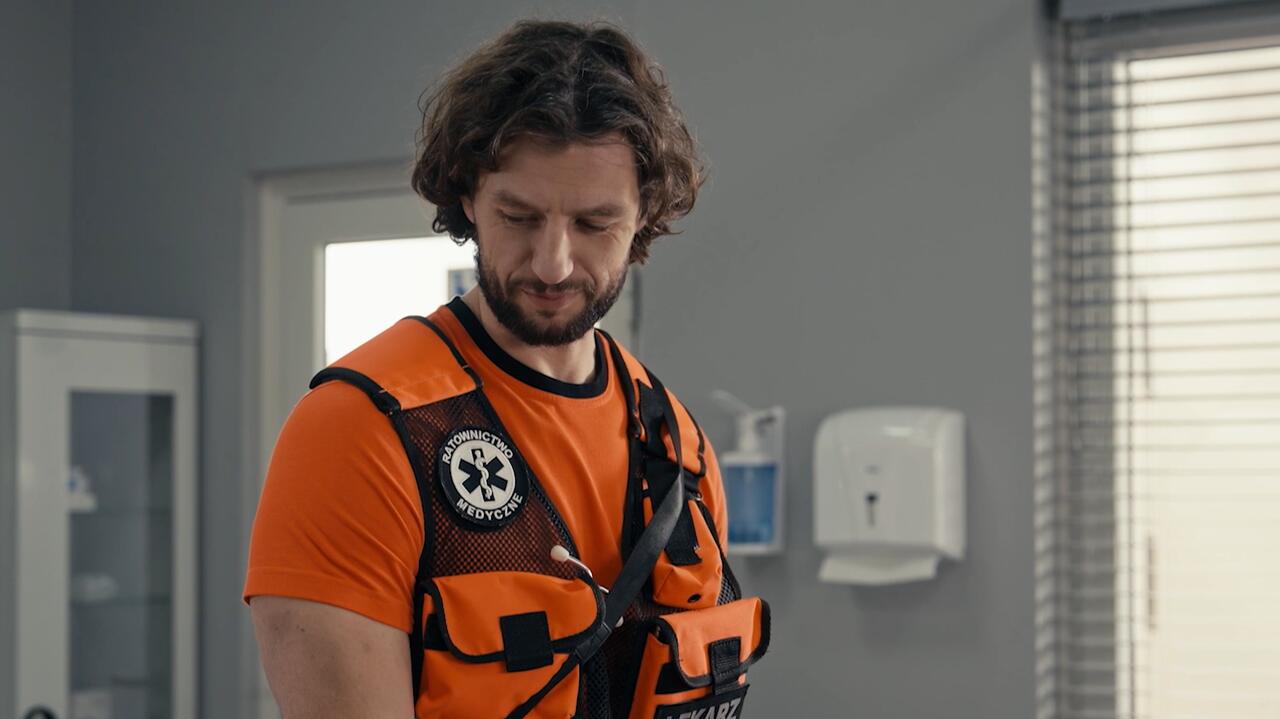 "Szpital św. Anny", odc. 80. Kajetan przez cały czas zabiega o względy Kai? Odwiedzi ją w szpitalu. Co na to Wojtek? [PRZED EMISJĄ W TV]