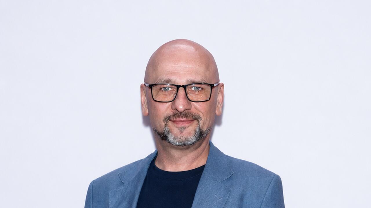 Grzegorz Halama o samotym ojcostwie. "Najpoważniejsza rola, jaką w życiu dostałem"