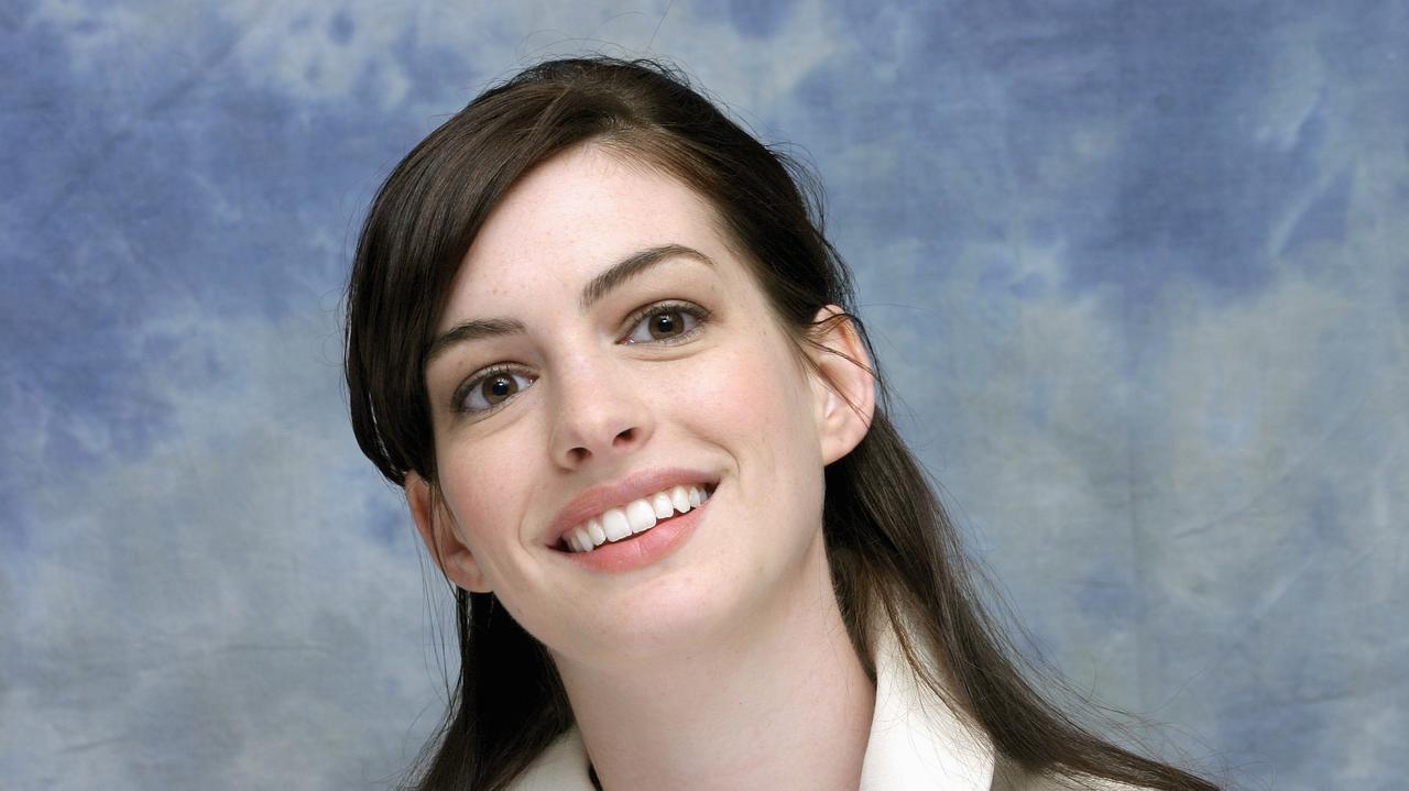 Anna Hathaway przez 10 lat "była praktycznie ślepa". Długo ukrywała chorobę
