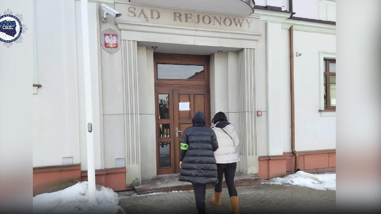 Rozbita grupa cyberprzestępców. Pokrzywdzeni stracili w sumie ponad 1,3 mln zł
