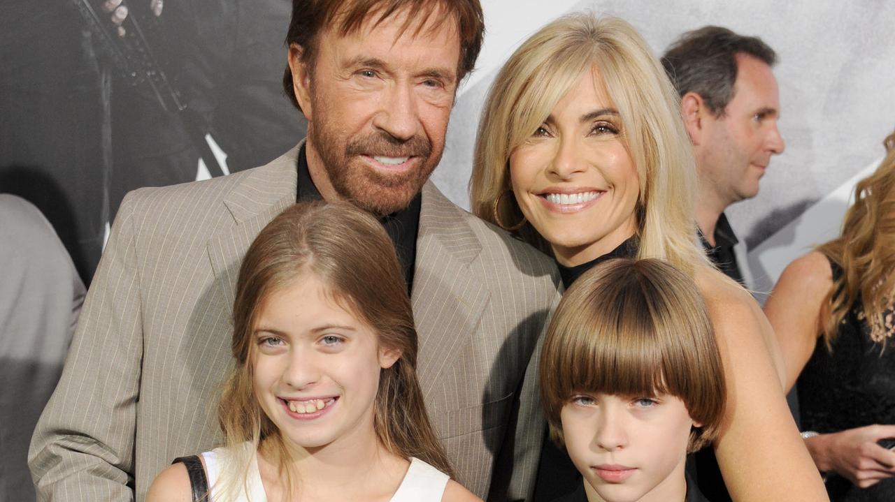Chuck Norris miał pięcioro dzieci. Niektóre poszły w jego ślady. Czym dziś się zajmują?