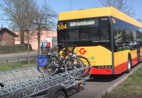 Wyjazd do Kampinoskiego Parku Narodowego - ty w autobusie, a rower na przyczepce