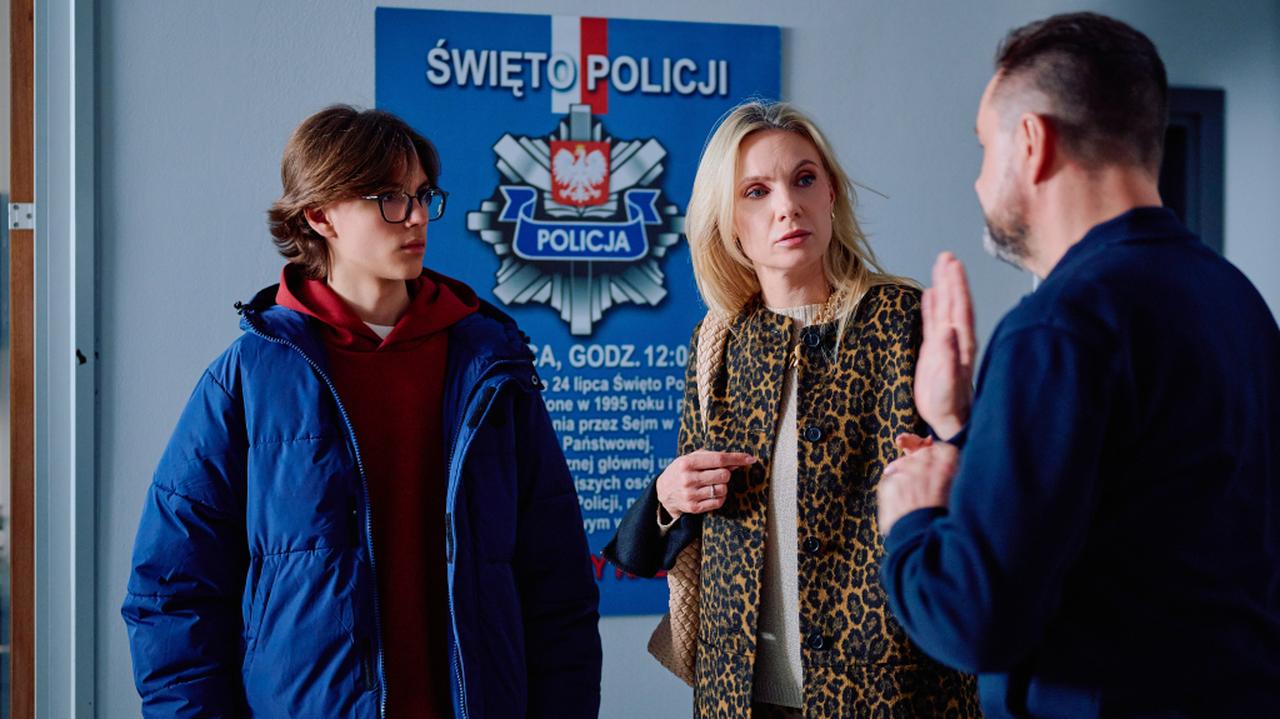 "Na Wspólnej", odc. 4219. Kajetan pogrąży ojca?! Monika usłyszy dramatyczne wieści! [PRZED EMISJĄ w TV]