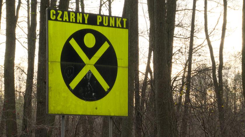 Czarny punkt na drodze