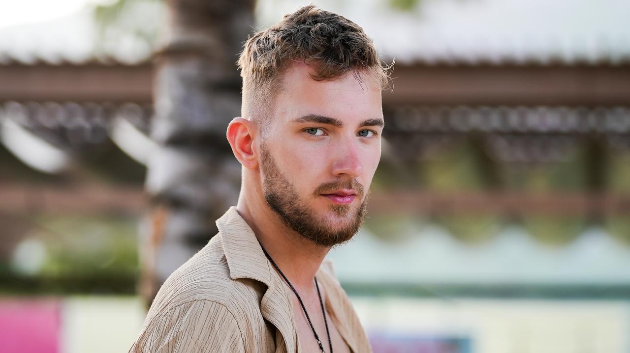 Oskar Bobrowski z "Hotelu Paradise 8" nie zwalnia tempa. Co u niego słychać? "Miłość kwitnie"