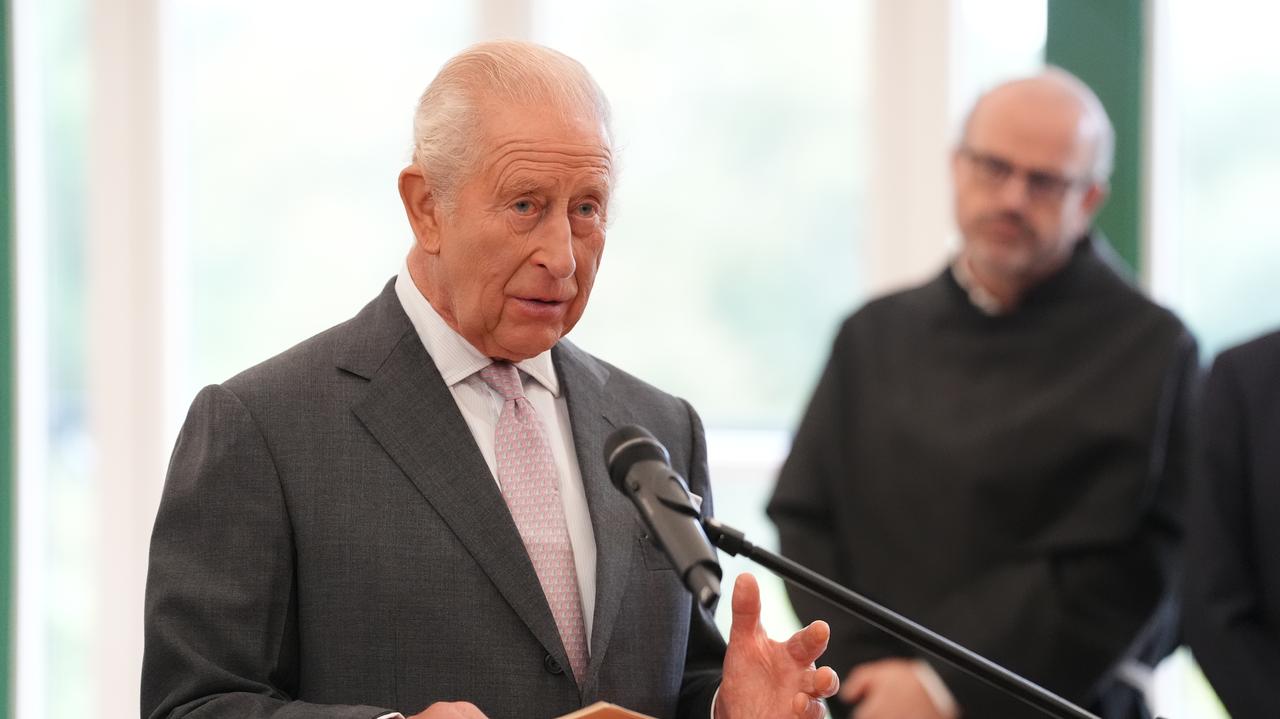 Bliscy króla Karola III się niepokoją. Wszystko przez jeden nawyk
