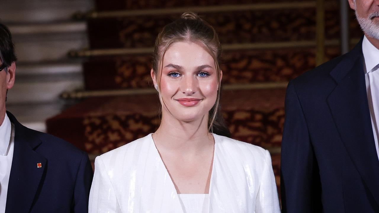 Przyszła królowa Hiszpanii zmieniła styl. Pokazała burzę loków i zachwyciła strojem. Co za metamorfoza!