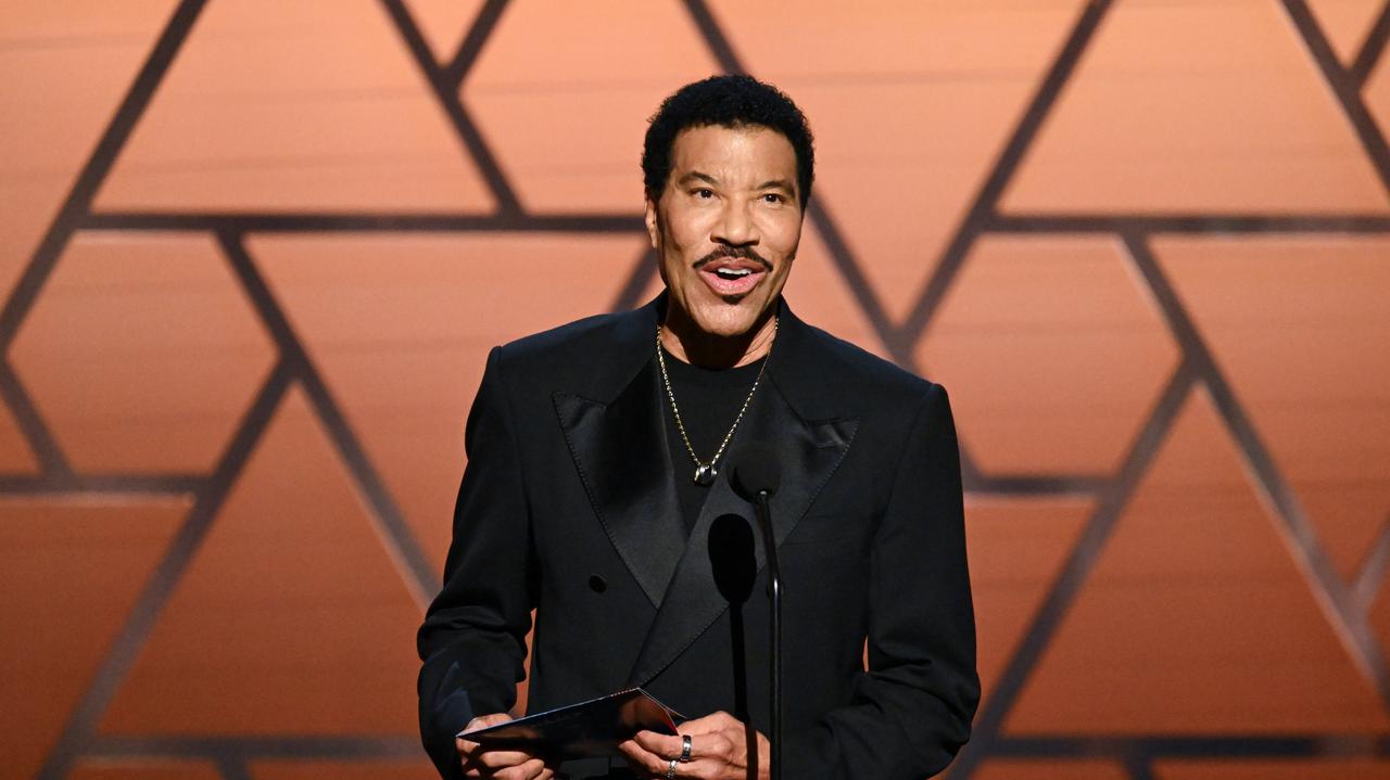 77-letni Lionel Richie trafił na oddział intensywnej terapii. Jego stan zdrowia wzbudza niepokój