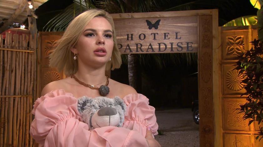 Hotel Paradise 4: Karolina