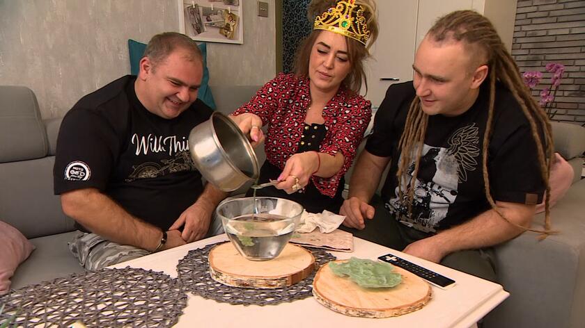 Gogglebox: Co wyjdzie Agnieszce z wróżby andrzejkowej? Zobacz!