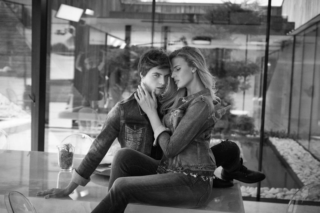Hubert Gromadzki w sesji dla Guess