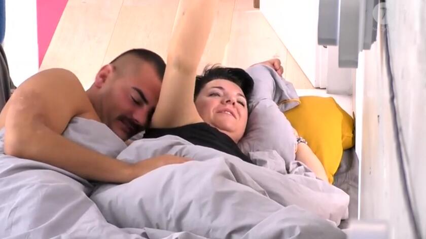 Iza i Igor budzą się przytuleni w jednym łóżku [POBUDKA] [17.05.] 