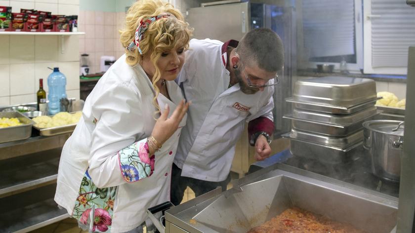 Kuchenne Rewolucje: Gotowanie w Kulinarnej Fabryce Smaku ruszyło pełną parą!