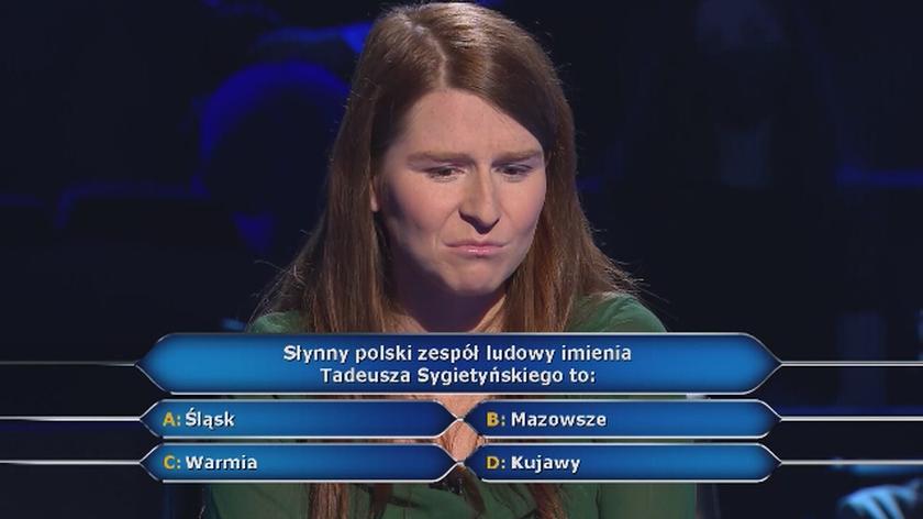 Marta Skowronek gra o 20 tysięcy złotych. Pytanie dotyczy zespołu ludowego. Potrzebna jest pomoc telefonu do przyjaciela, który nie wskazuje jednak odpowiedzi ze 100% pewnością. Marta decyduje się zaryzykować.

Jeden uczestnik, trzy koła ratunkowe i 12 pytań do wielkiej wygranej. Czy tym razem uda się rozbić bank i zdobyć czekający na zwycięzcę milion złotych? Jedno jest pewne – nie zabraknie wielkich emocji i dużej dawki wiedzy! „Milionerów” poprowadzi niezastąpiony Hubert Urbański. 