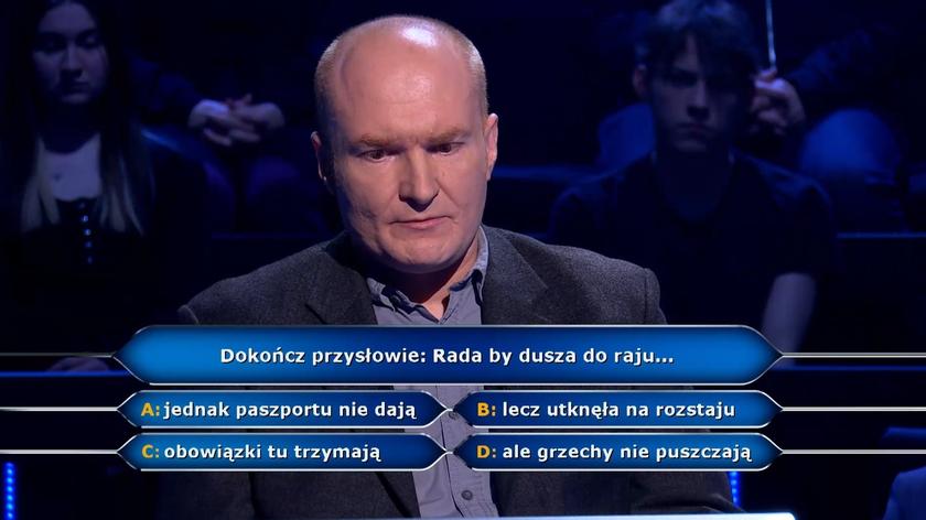 Maciej Mędrzycki mieszka w Warszawie. Jest młodszym brygadierem w Państwowej Straży Pożarnej. Na co dzień pełni służbę w Wojsku Polskim jako strażak. Maciej swoją grę o milion zaczynie w środę. Pierwsze pytanie i... potrzebne koło ratunkowe. Czy publiczność będzie znała odpowiedź?

„Milionerzy” to teleturniej, który od lat cieszy się niesłabnącą popularnością. Zasady są niezwykle proste. Uczestnik musi odpowiedzieć poprawnie na dwanaście pytań. W trakcie gry skorzystać może z trzech kół ratunkowych: pół na pół, pytania do publiczności i telefonu do przyjaciela. Główna wygrana wydaje się być w zasięgu ręki. Sama wiedza może jednak nie wystarczyć, by zdobyć upragniony milion złotych. Która z czterech zaproponowanych odpowiedzi jest tą poprawną? Gdy emocje sięgają zenitu pamięć bywa zawodna. Pewność siebie w połączeniu z wiedzą może być gotową receptą na sukces. Kto tym razem odważy się rozpocząć grę? Strategie na wygraną są różne. Walczyć do końca i ryzykować czy wycofać się w odpowiednim momencie z kwotą gwarantowaną? Hubert Urbański musi poznać ostateczną decyzję, ale czas na odpowiedź jest nieograniczony. 