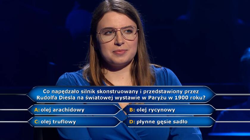 Pytanie za 75 tysięcy dotyczyło silnika skonstruowanego przez Rudolfa Diesla. Aleksandra wzięła koło ratunkowe pół na pół, nie pomogło jej to jednak w podjęciu decyzji.

Jeden uczestnik, trzy koła ratunkowe i 12 pytań do wielkiej wygranej. Czy tym razem uda się rozbić bank i zdobyć czekający na zwycięzcę milion złotych? Jedno jest pewne – nie zabraknie wielkich emocji i dużej dawki wiedzy! „Milionerów” poprowadzi niezastąpiony Hubert Urbański. 
Milionerzy od poniedziałku do czwartku o 20:55 w TVN!
