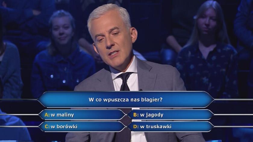 Poznaj pytanie za 1000 zł! W co wpuszcza nas blagier? A. w maliny; B. w jagody; C. w borówki; D. w truskawki.
Potocznie mówi się, że wpuścić kogoś w maliny, to znaczy celowo wprowadzić w błąd, narażając kogoś na kłopoty. Jolanta Nowicka z Warszawy  gra dalej! Milionerów oglądaj w poniedziałek o 20:55! Zobacz video. Odcinki oglądaj na player.pl.