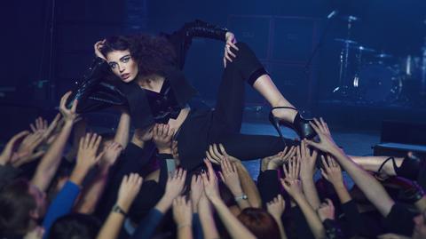 Stage diving