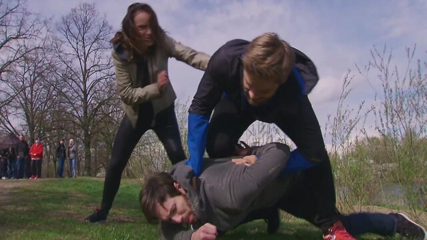 Bruno w parku ratuje napadniętą dziewczynę. Okazuje się, że… to próba do filmu, a kaskaderką jest „jego” Natalia! Tylko dlaczego dziewczyna nie chce z nim rozmawiać?! 