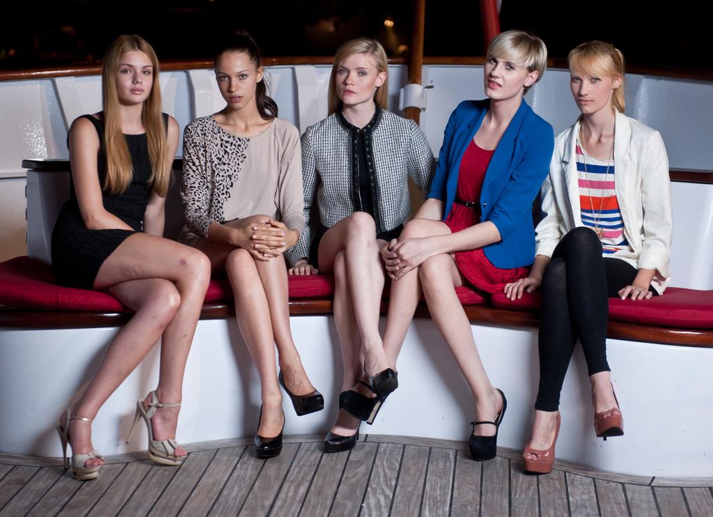 Uczestniczki "Top Model" w Paryżu, przed panelem