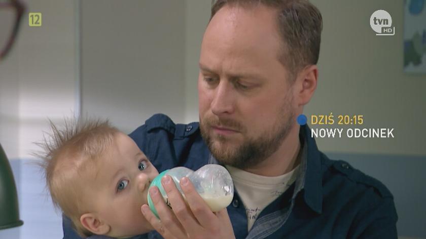 Hebel wnerwiony – musi wiedzieć, co łączy Malwinę i Aleksa! 
Malwina i Aleks kłócą się rano. Zaniepokojony tym Hebel wypytuje córkę o chłopaka, ale ta nie zamierza się zwierzać. Ryszard radzi sobie po swojemu - wywozi Aleksa za miasto i każe kopać mu dół. Jednak chłopak nie pęka – oznajmia, że niczego zdradzi, bo obiecał to Malwinie. 

Hebel jest pod wrażeniem… Luśka będzie miała na sumieniu dwa życia!? 
Cielecki spotyka się z załamaną Luśką – oznajmia córce, że nie może się teraz przyznać! Zaszkodzi sobie i jemu – przecież złożył fałszywe zeznania… Ich rozmowę przerywa telefon do Rafała – dzwoni brat dziewczyny, którą potrąciła Luśka. Mężczyzna oznajmia, że jego siostra Amelia jest w ciąży i jeśli nie przeżyje, to Cielecki będzie miał na sumieniu dwa życia! Słyszy to Luśka – całkowicie się rozsypuje… 

Wójcikowie szaleją z rozpaczy – Gucio ma białaczkę… 
Lekarz, na podstawie wyników badań, stwierdza u synka Wójcików białaczkę – maluszek musi zostać w szpitalu na oddziale hematologii! Roztrzęsiona Beata dostaje gorączki i nie może być przy synku. Wieczorem zrozpaczeni Wójcikowie siedzą w domu nad pustym łóżeczkiem synka.