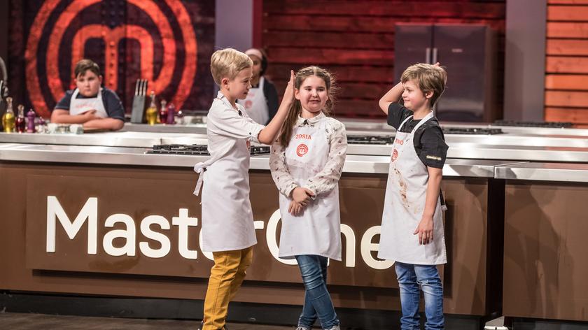 Przed nami odcinek pełen fantastycznego gotowania ale i szalonej zabawy. Wchodząc do kuchni "MasterChefa Juniora", nasi mali kucharze, poczują się jak na placu zabaw. W studio czeka na nich wielka dmuchana zjeżdżalnia, ale to nie jedyna niespodzianka… Kucharze będą mieli dziś niezwykłe wsparcie -  w przygotowaniu fantastycznej pizzy będą pomagać im przyjaciele, którzy specjalnie dla nich przyjechali na plan "MasterChefa Juniora" z całej Polski! Po pełnej śmiechu oraz  zabawy konkurencji, kucharzy czeka zadanie eliminacyjne - słodkie i pyszne tartaletki. Kto tym razem będzie musiał opuścić program? Najlepsze tartaletki zrobił Bruno, Zosia i Patryk! Zwycięzcą konkurencji został Patryk! Gratulujemy :)