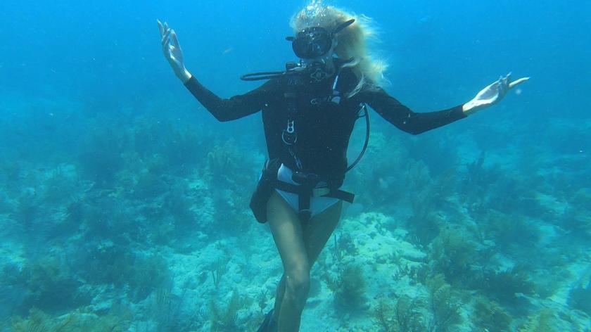 Żony Miami: Aneta szykuje się do nurkowania, ale nie wskoczy bez harpuna
