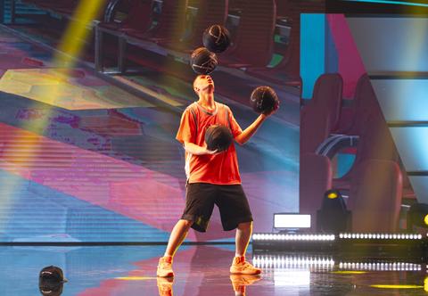 Mistrz tricków koszykarskich wstrząsnął sceną półfinału programu "Mam Talent!"